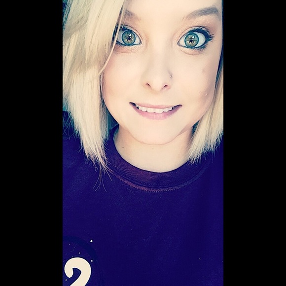 Meet your Posher, Danielle - Picture 1 of 1